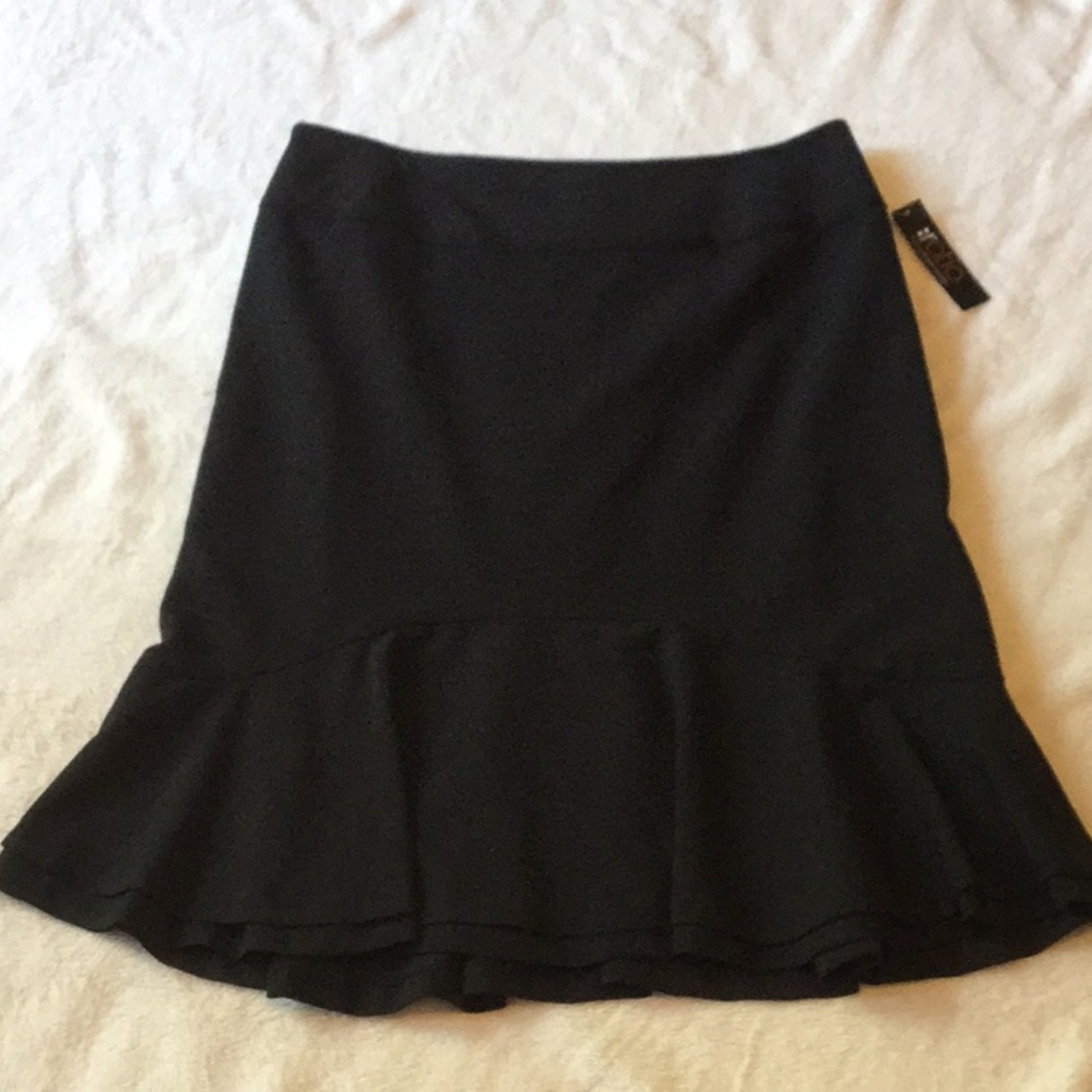 Ruffle bottom dressy black skirt